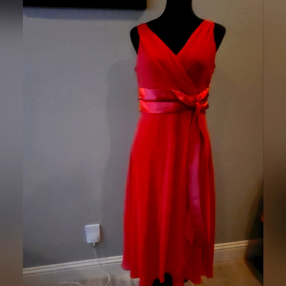 Elegant Red Sleeveless Dress